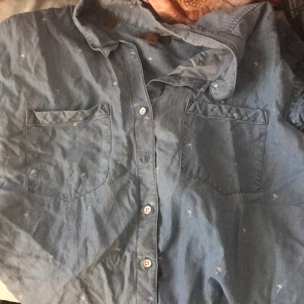 Denim button up top 💙